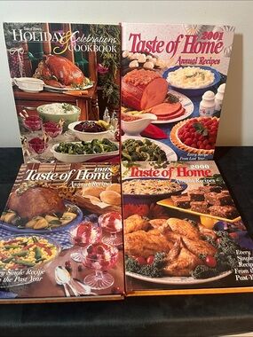 TASTE OF HOME COOKBOOKS VINTAGE LOT OF 4 books